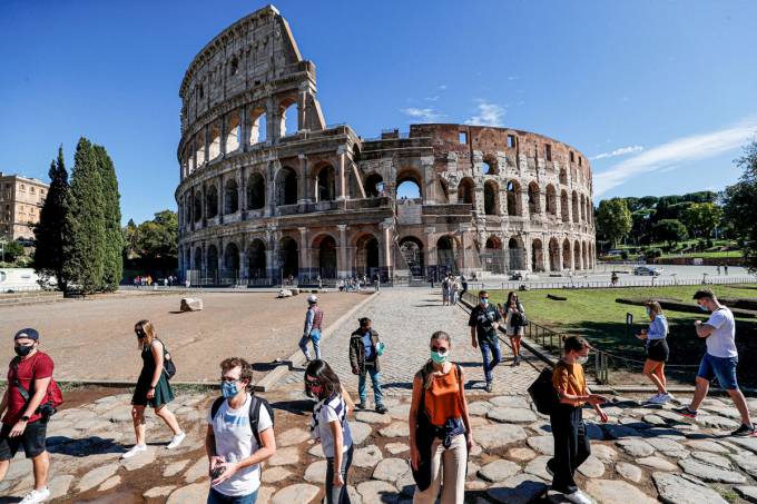 2020-10-08T121920Z_448761635_RC2CEJ9QBS35_RTRMADP_3_HEALTH-CORONAVIRUS-ITALY