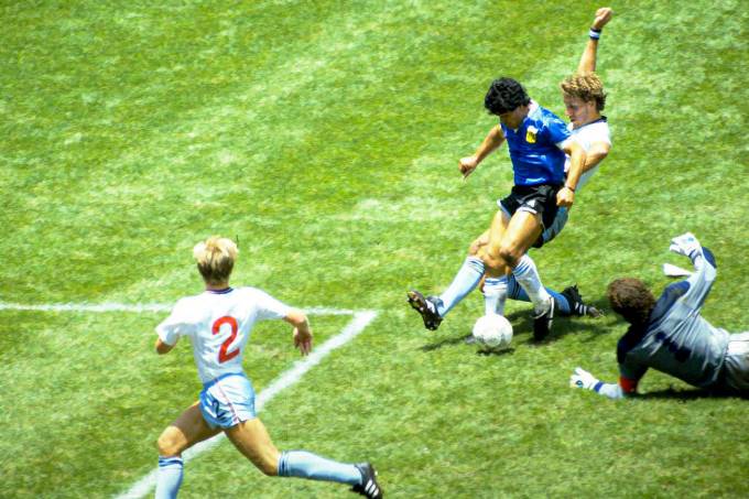 2020-11-25T164920Z_1960632404_RC2GAK9Z4CE2_RTRMADP_3_SOCCER-ARGENTINA-MARADONA