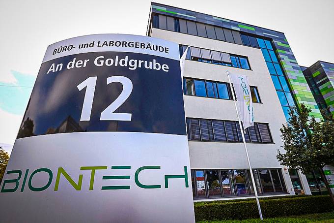 2020-11-10T104107Z_1_LYNXMPEGA90QQ_RTROPTP_4_SAUDE-CORONAVIRUS-BIONTECH-PRECO-1