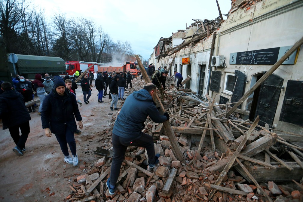 2020-12-29t155029z-70590678-rc23xk93avd1-rtrmadp-3-croatia-quake-zagreb