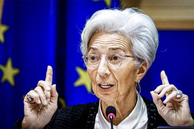 2020-02-06t113019z_1_lynxmpeg150zs_rtroptp_4_ecb-policy-lagarde