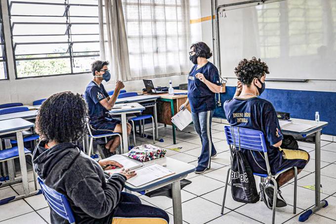 2020-11-03T152433Z_1910752562_RC2RVJ99MSGU_RTRMADP_3_HEALTH-CORONAVIRUS-BRAZIL