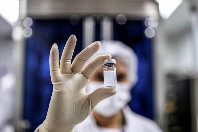 2021-01-12T161732Z_1623299236_RC2G6L9EJVPJ_RTRMADP_3_HEALTH-CORONAVIRUS-BRAZIL-CORONAVAC